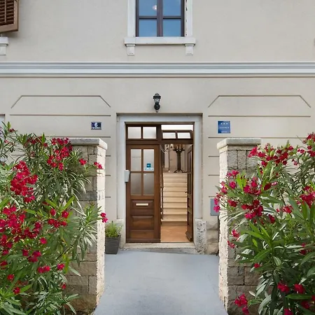 Bonaparte Apartment *